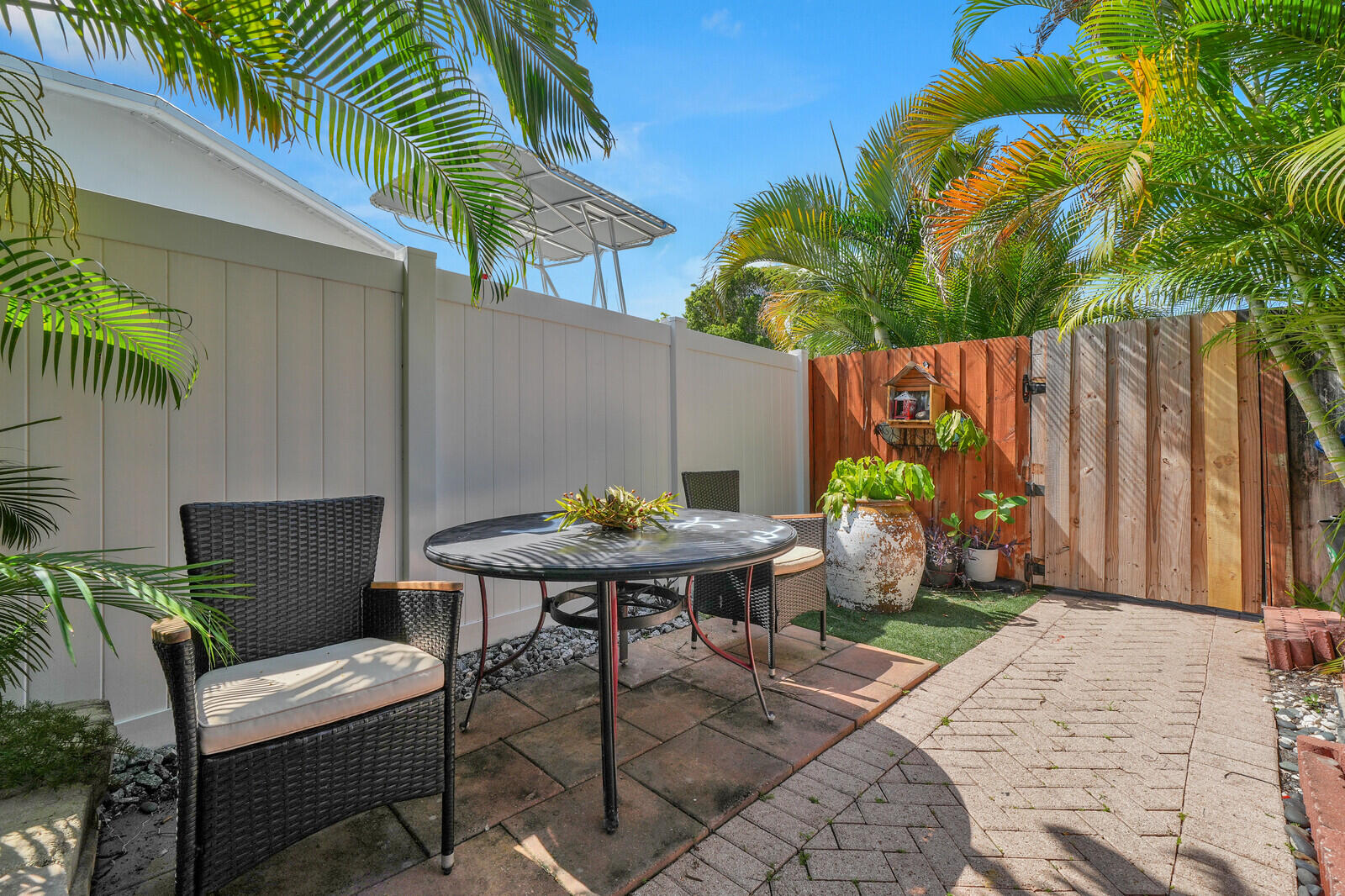 910 NE 23rd Court