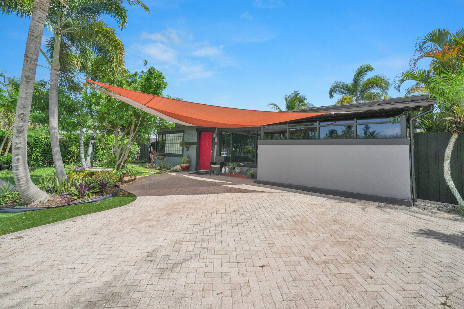 910 NE 23rd Court