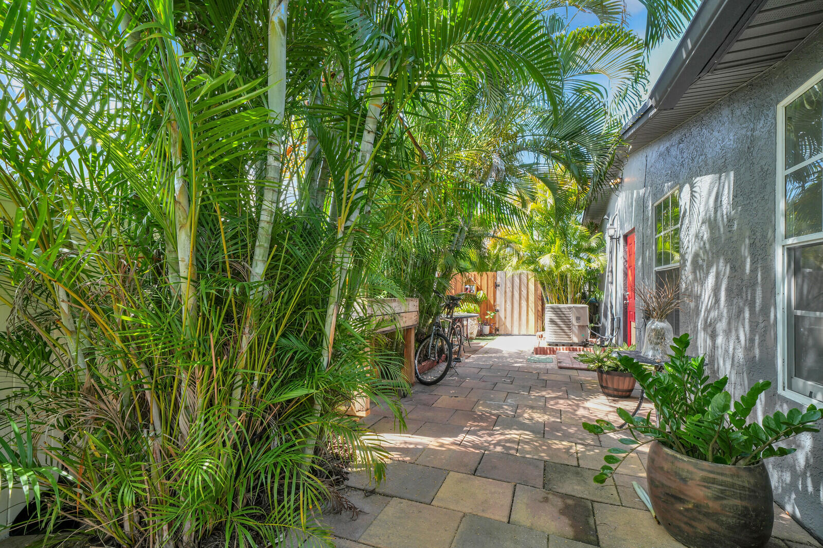 910 NE 23rd Court