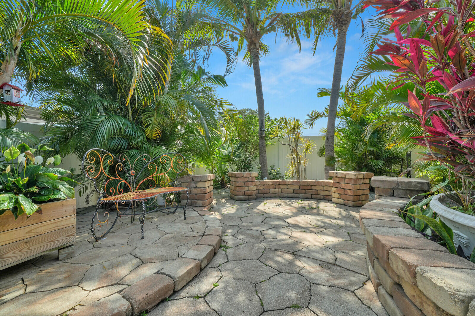 910 NE 23rd Court