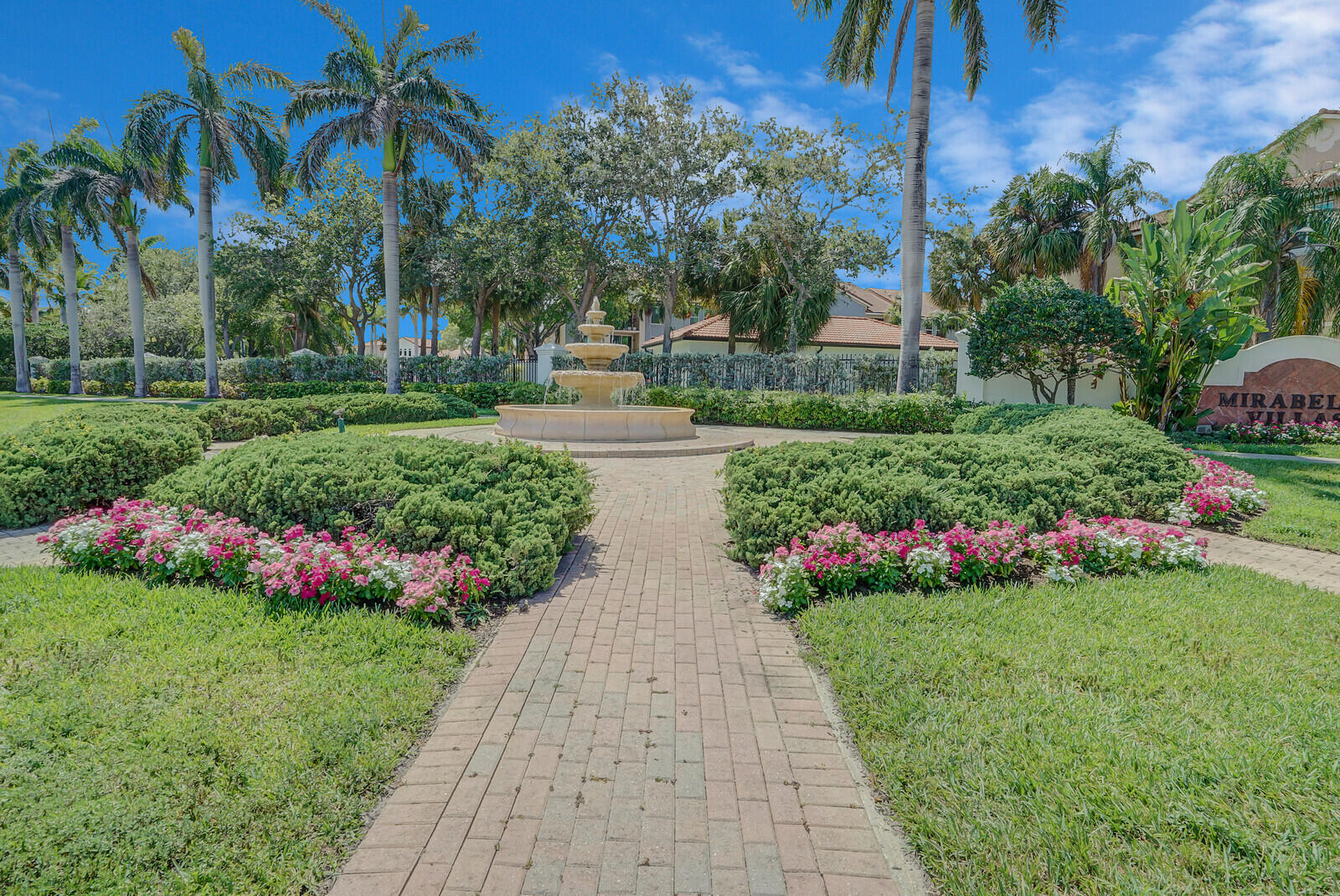 611 Villa Circle