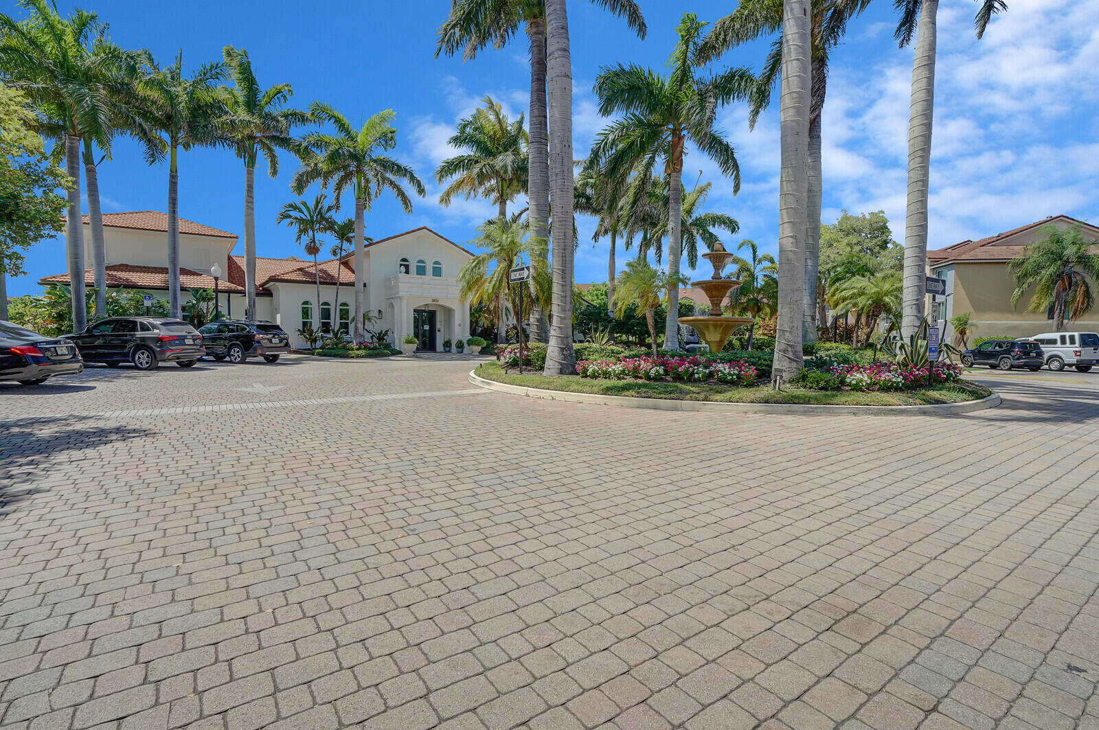 611 Villa Circle