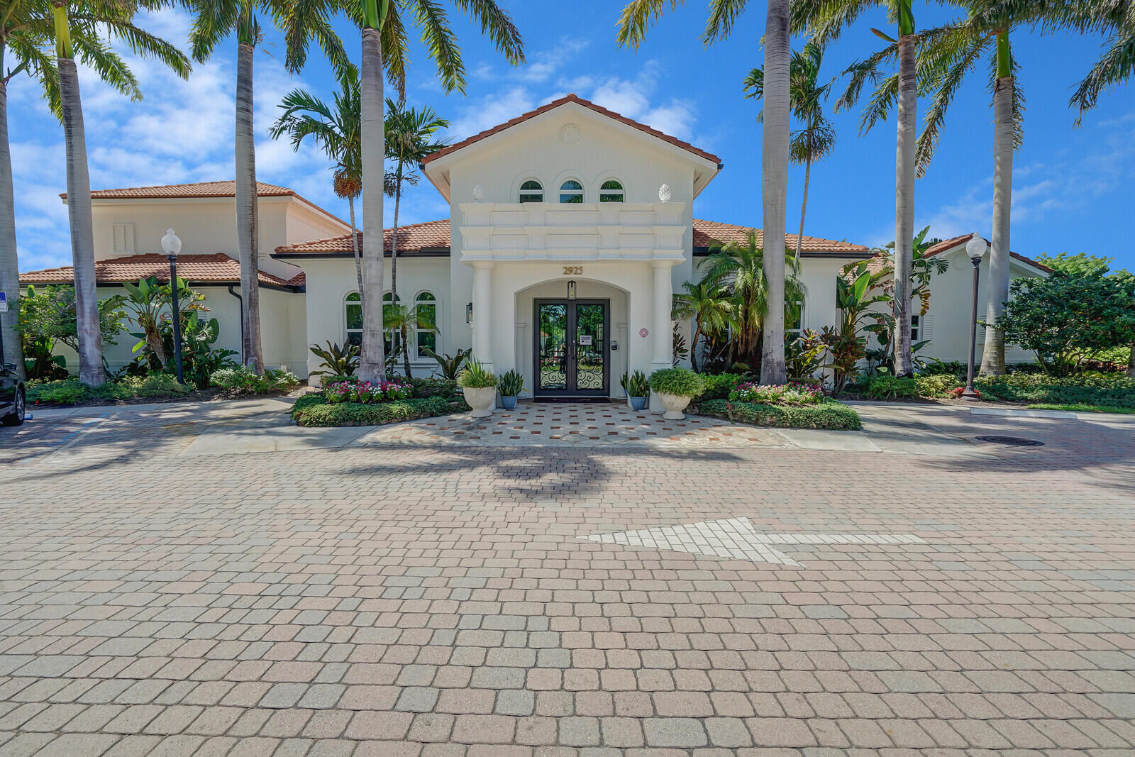611 Villa Circle