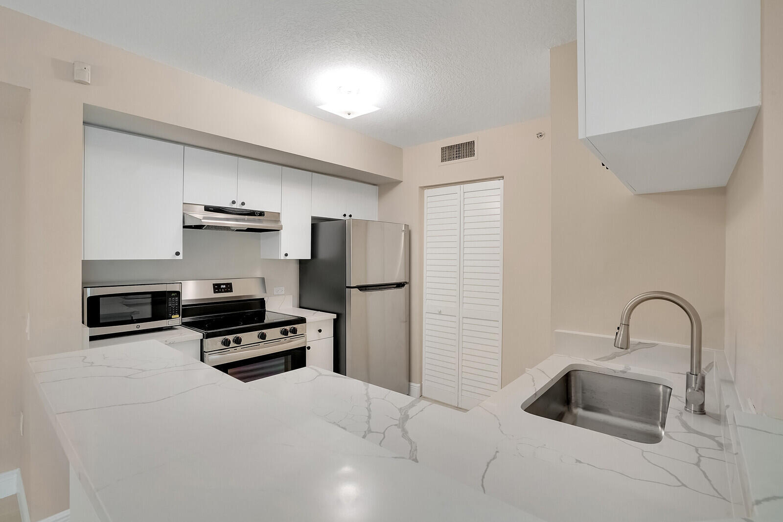 611 Villa Circle