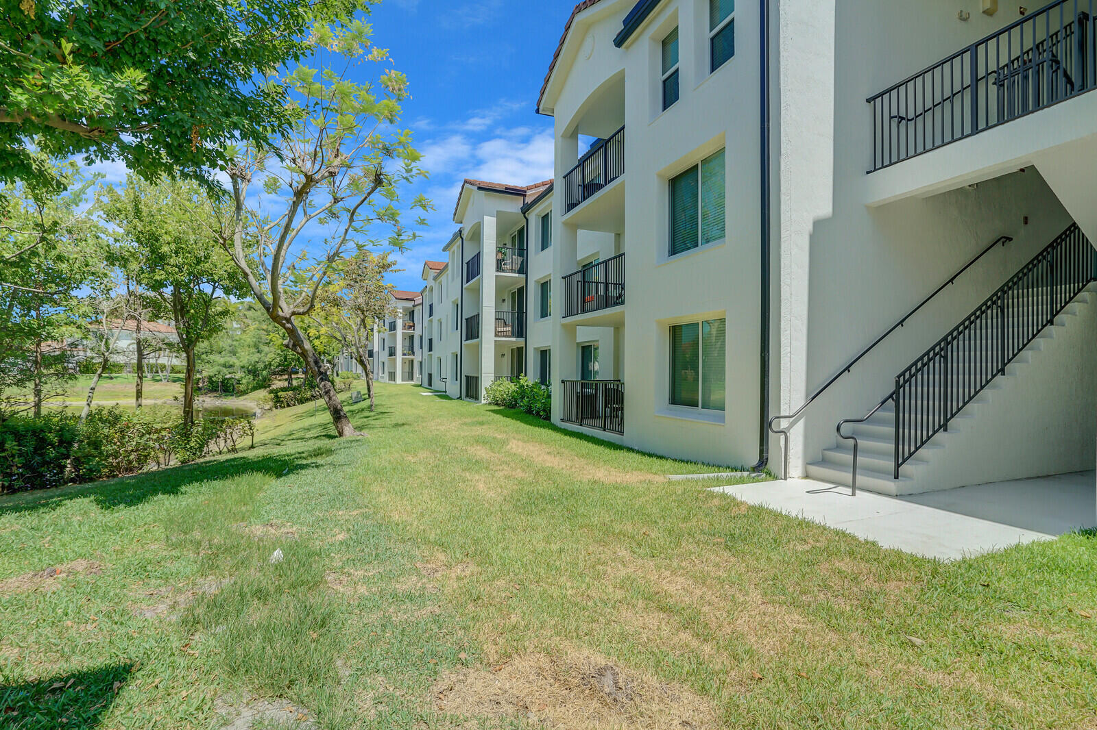 611 Villa Circle