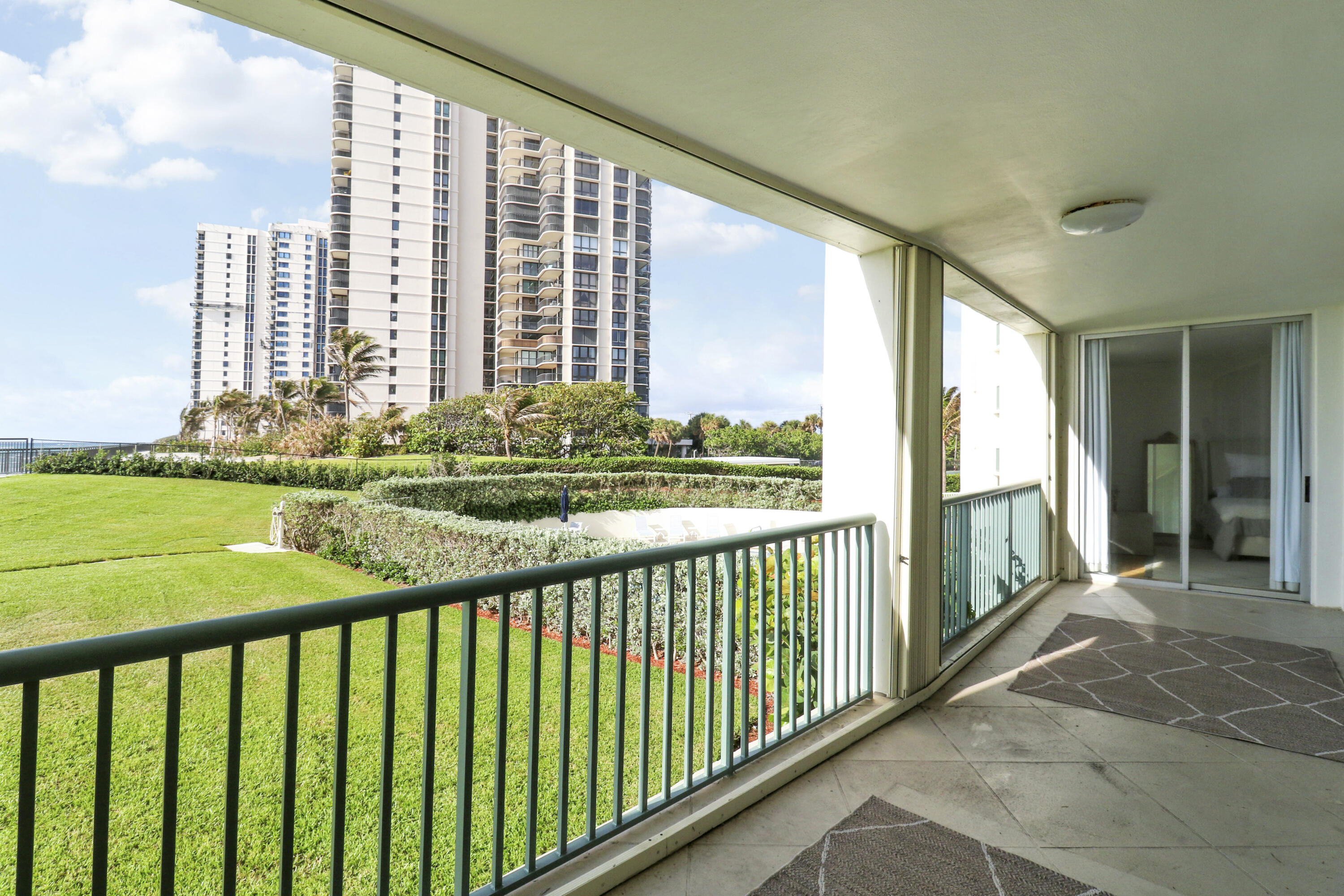 5400 N Ocean Drive 1b
