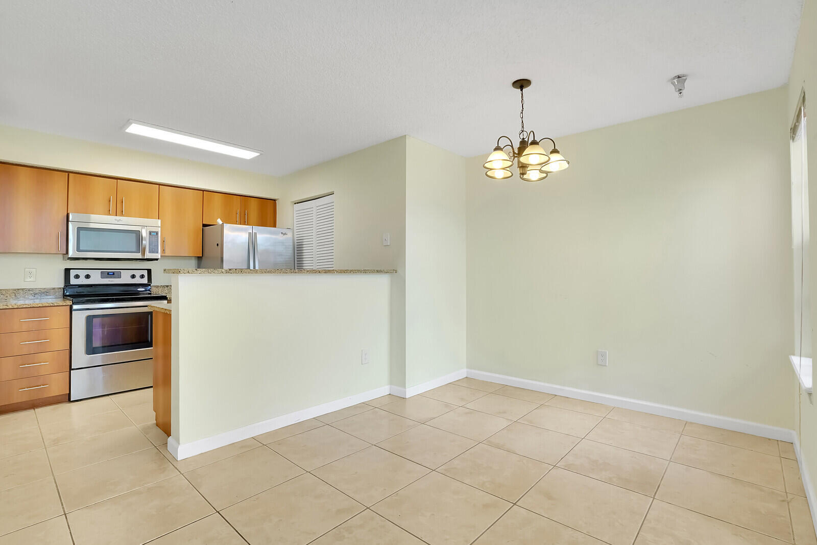 1385 Crystal Way M