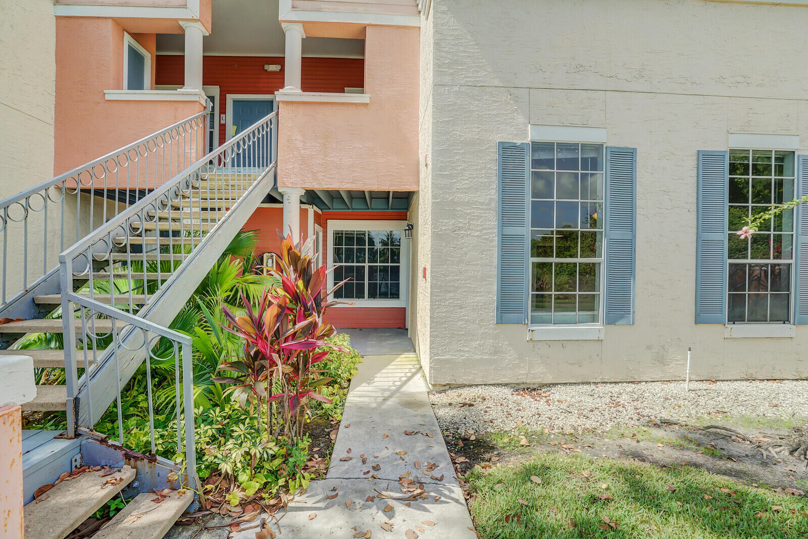 1385 Crystal Way M