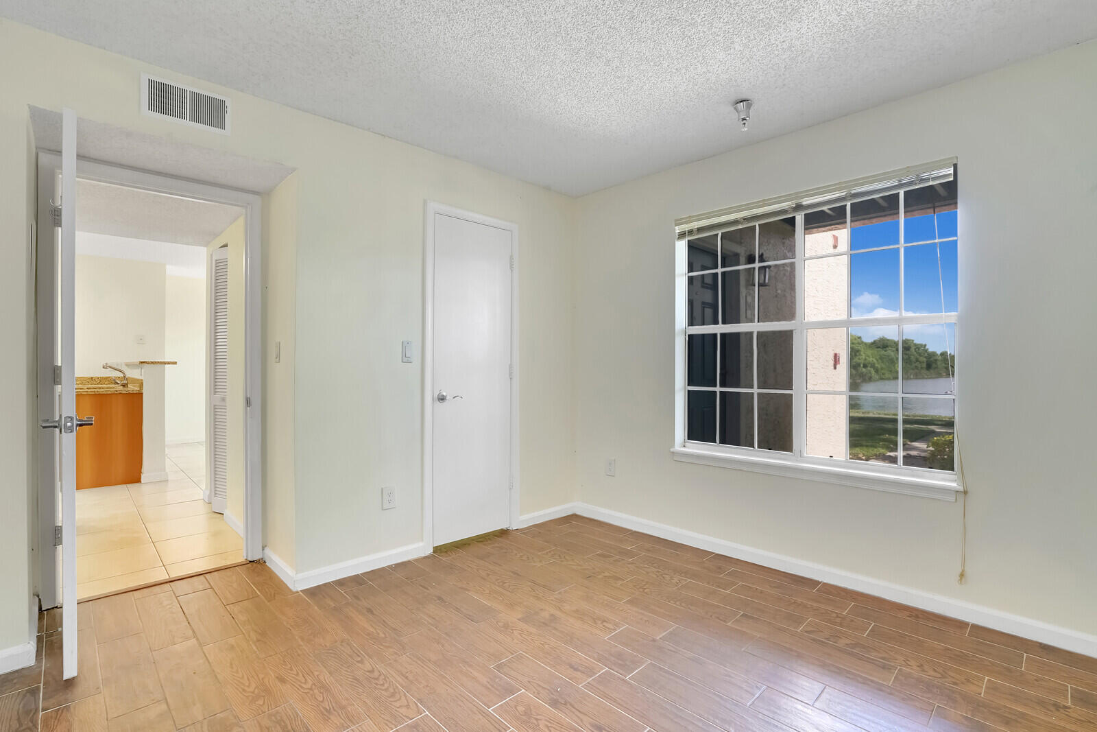 1385 Crystal Way M