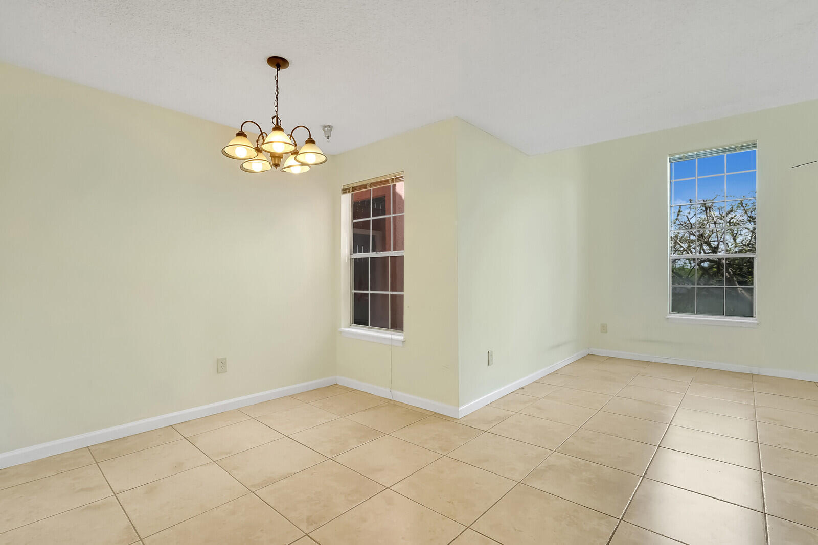 1385 Crystal Way M