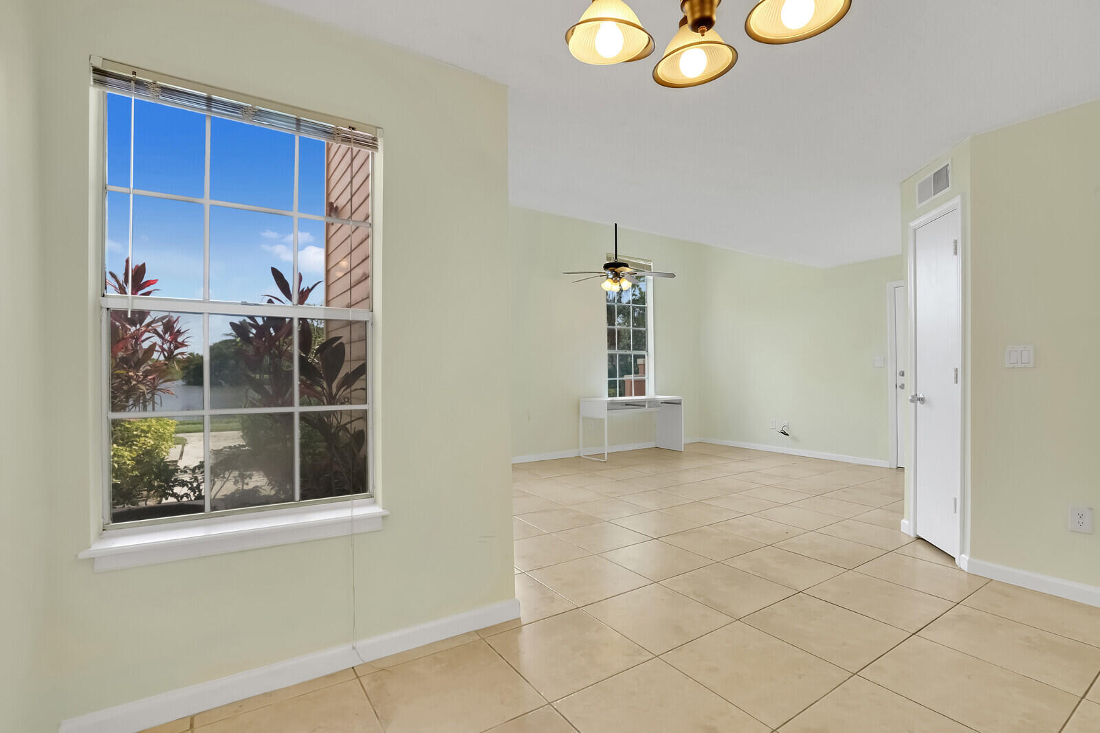 1385 Crystal Way M
