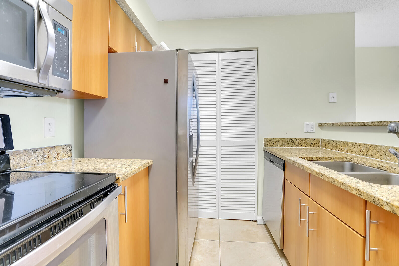 1385 Crystal Way M