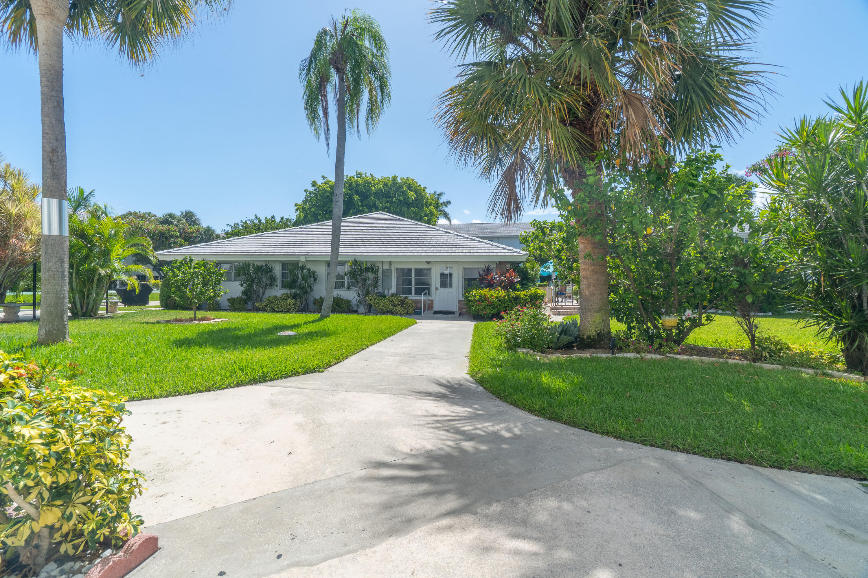 2050 NE 39th Street 211E