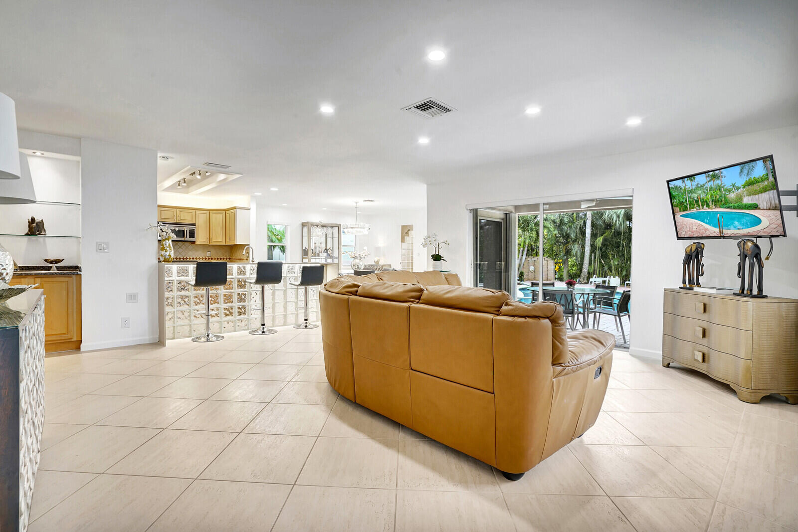 290 E FERN Drive
