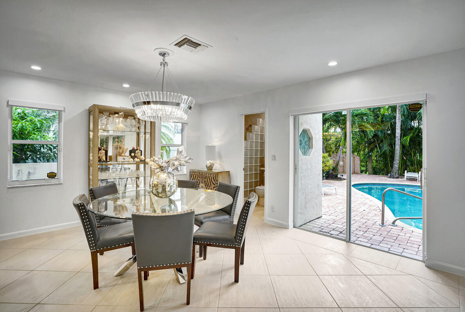 290 E FERN Drive