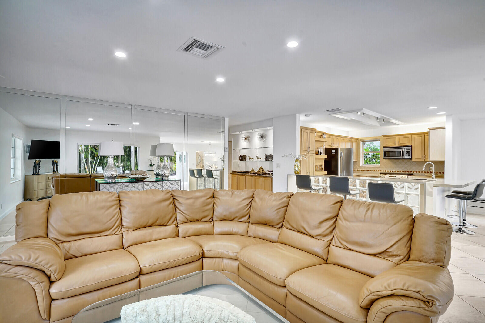 290 E FERN Drive