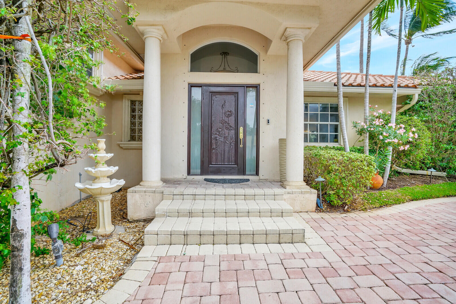 290 E FERN Drive