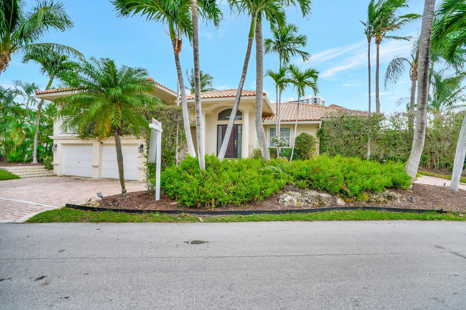 290 E FERN Drive