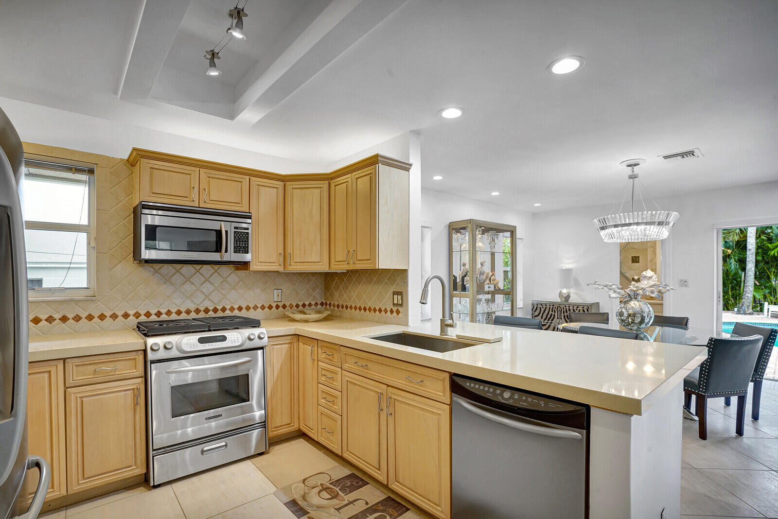 290 E FERN Drive