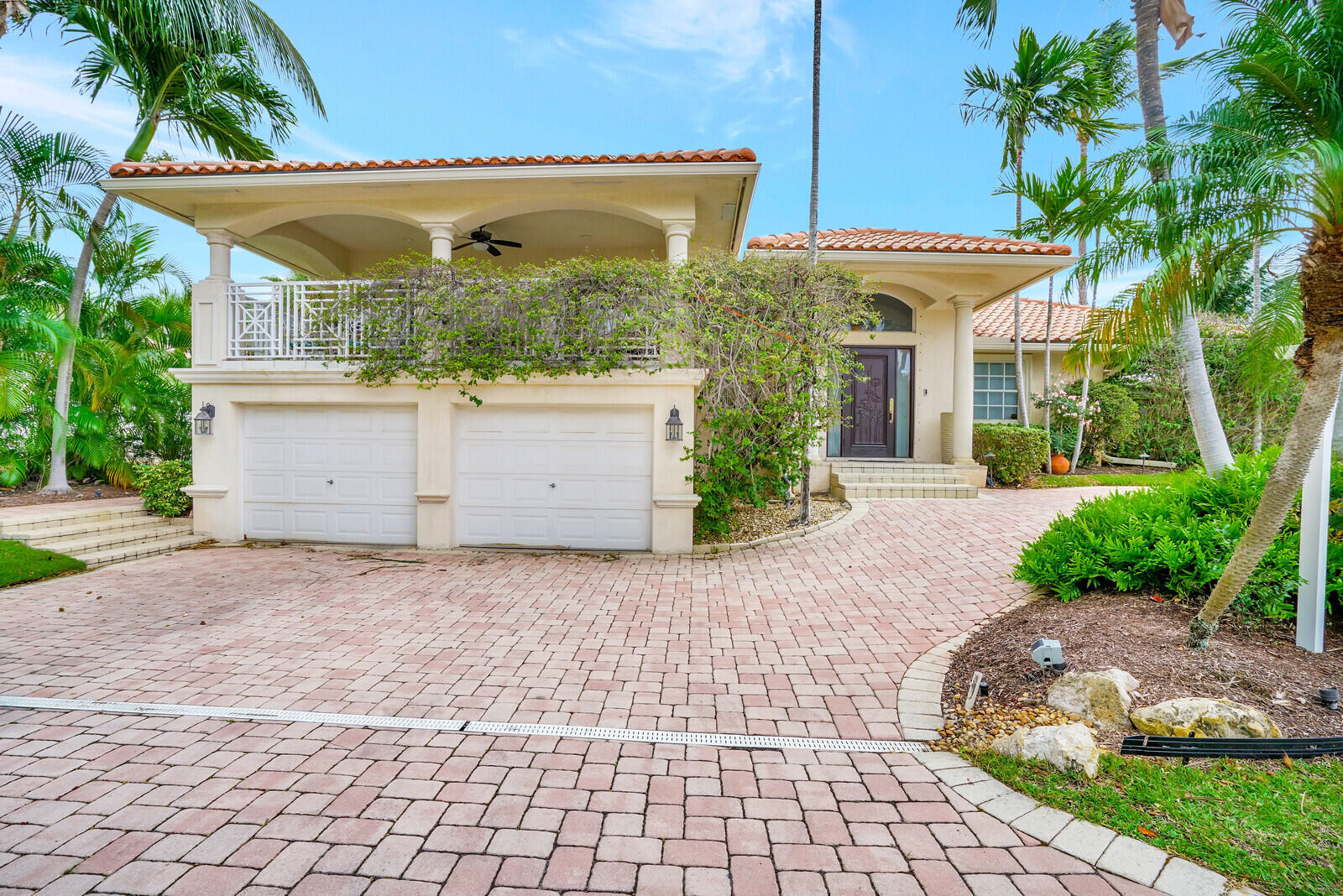 290 E FERN Drive