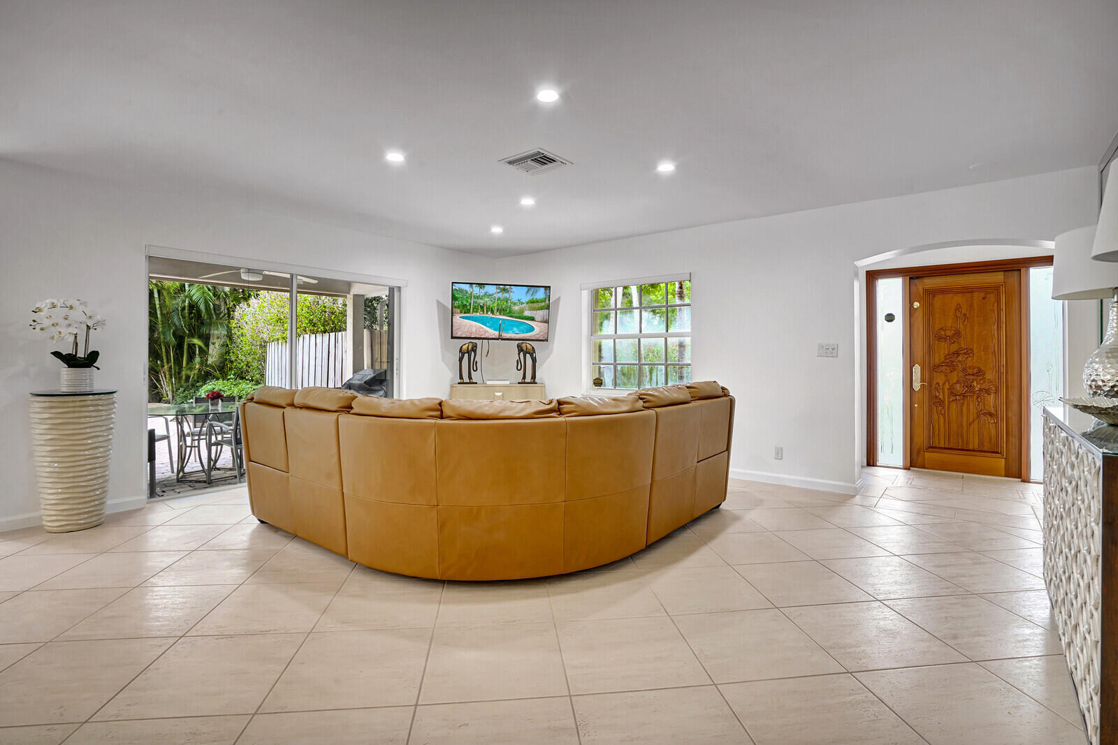 290 E FERN Drive
