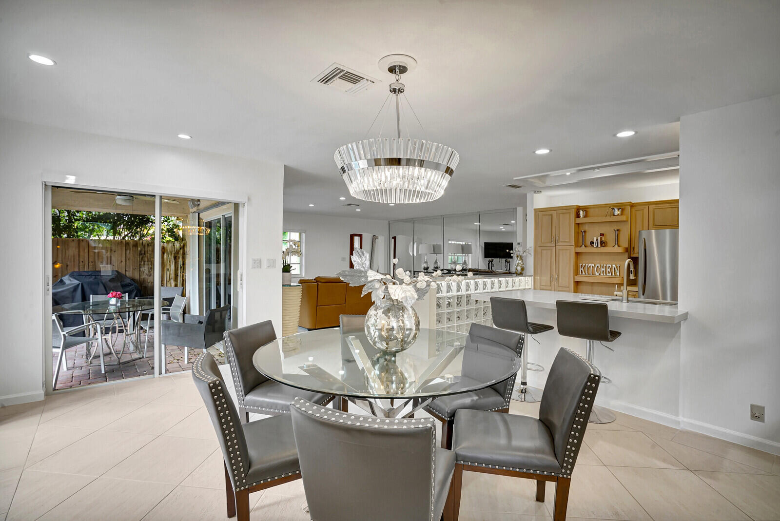 290 E FERN Drive