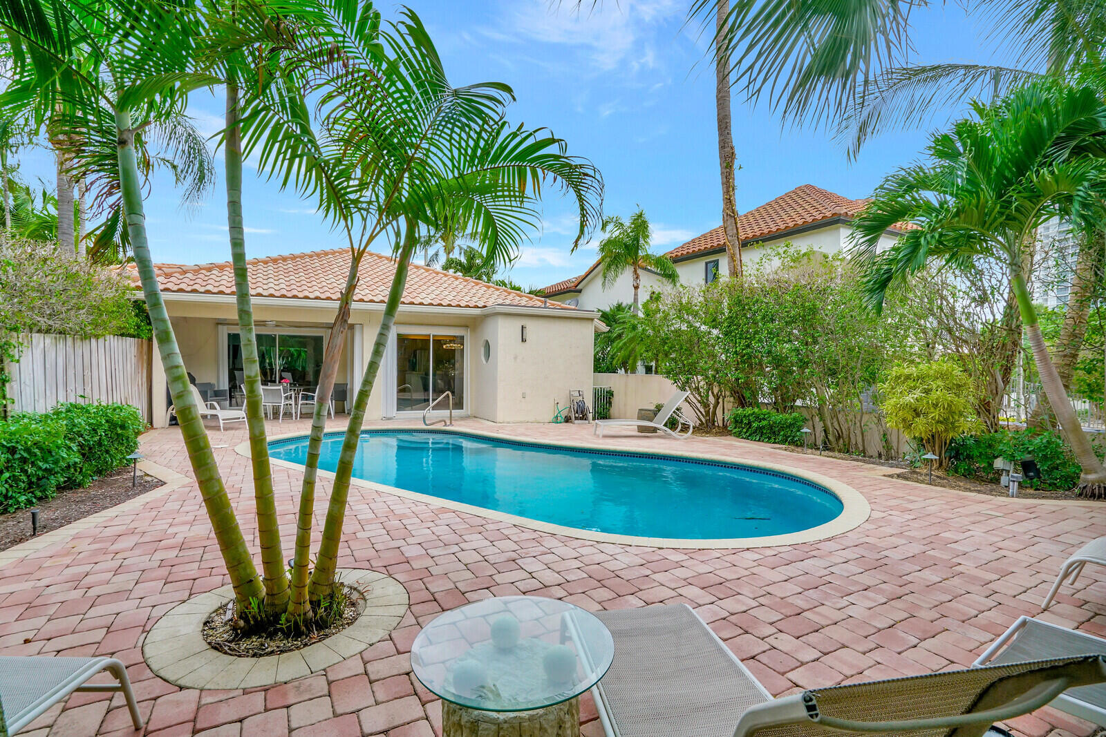 290 E FERN Drive