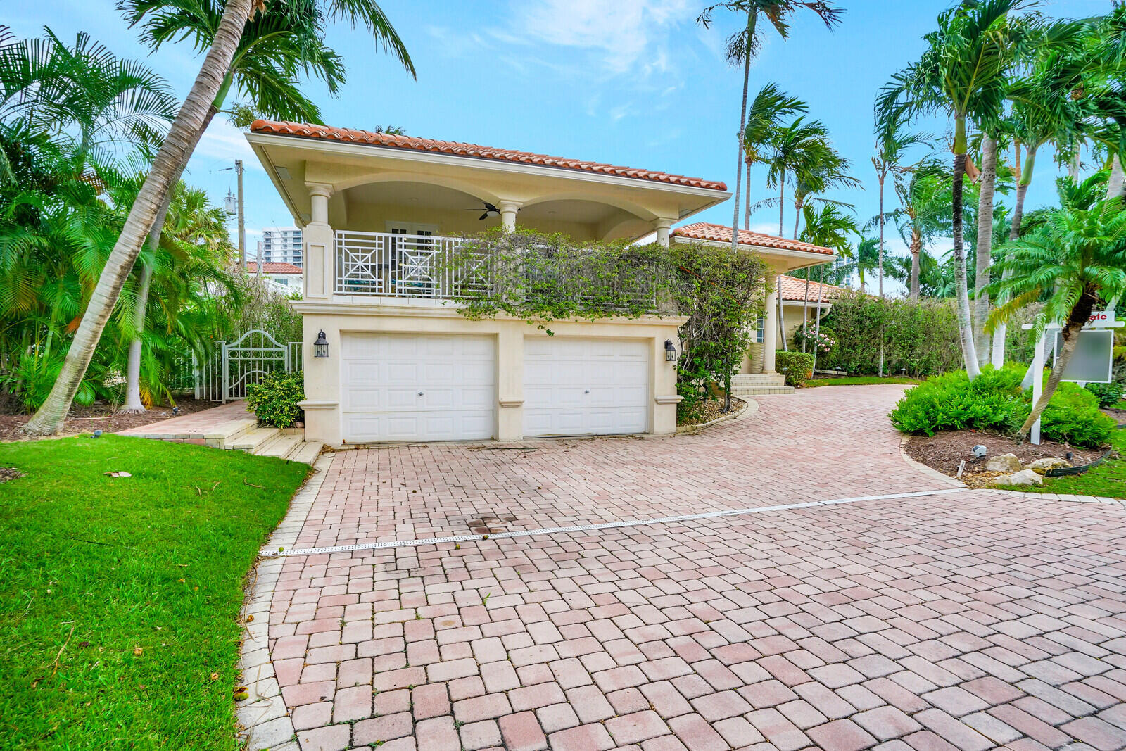 290 E FERN Drive