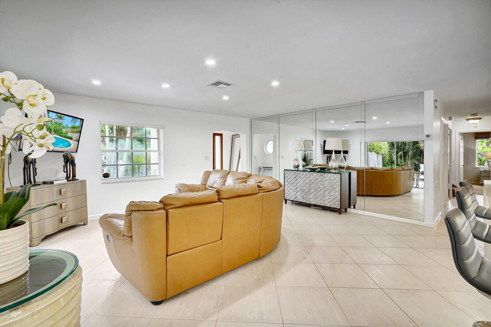 290 E FERN Drive