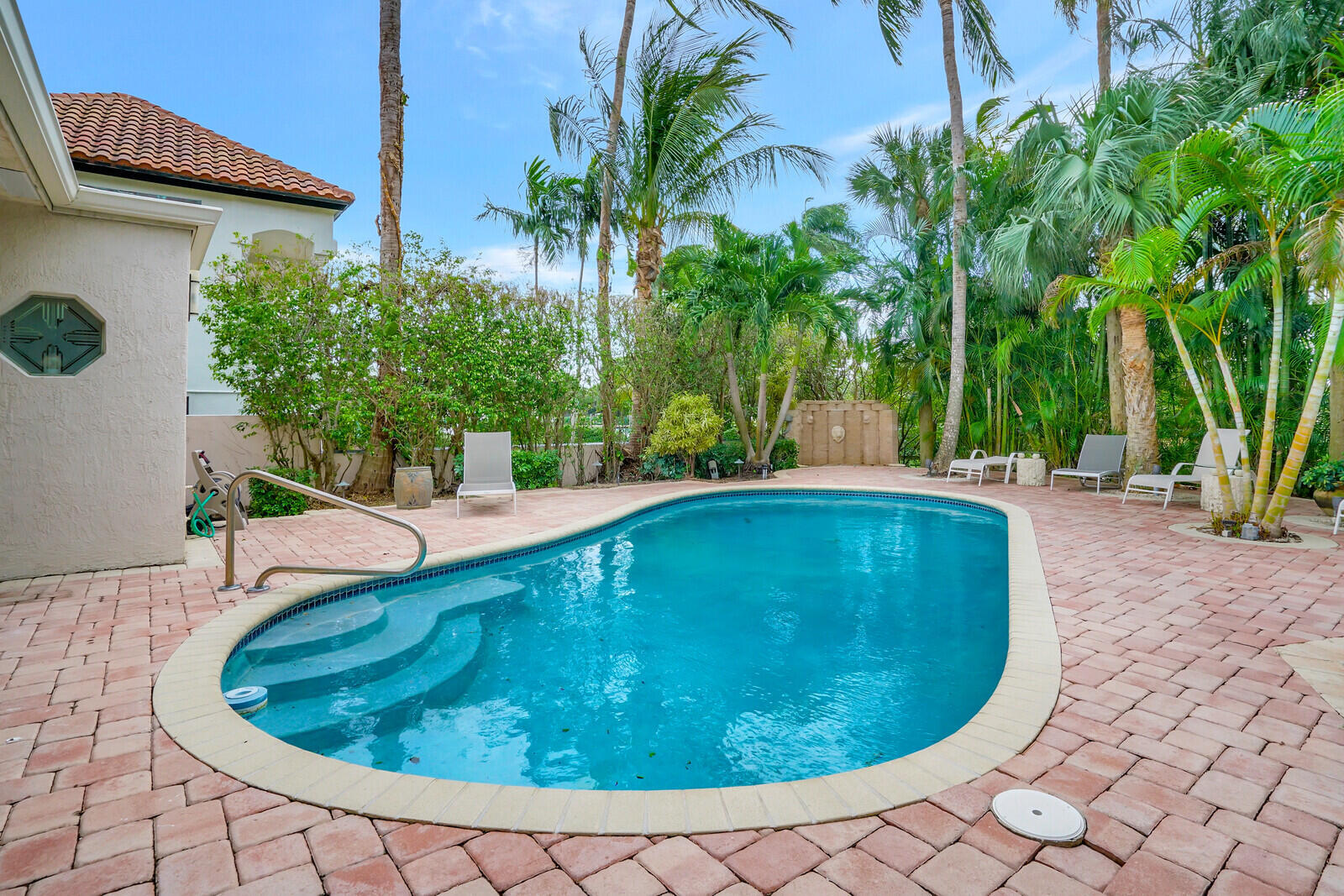290 E FERN Drive