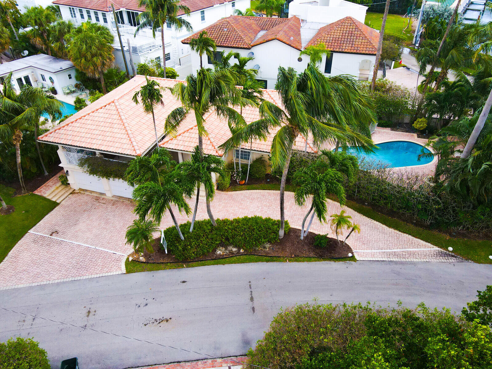 290 E FERN Drive