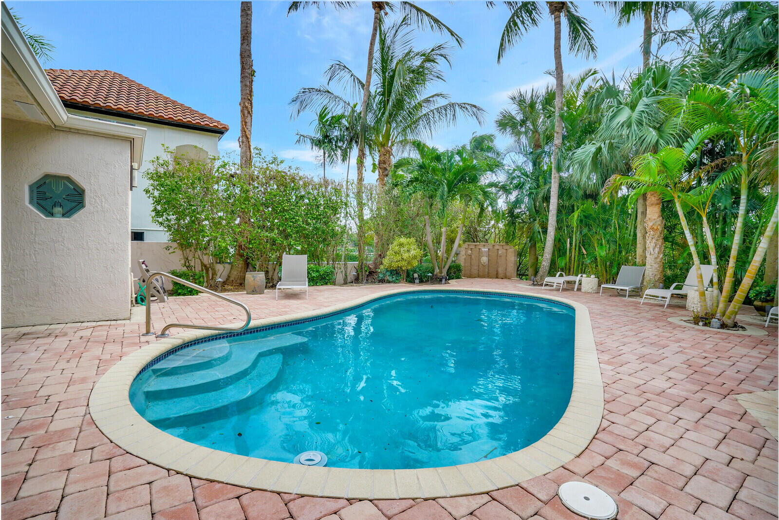 290 E FERN Drive