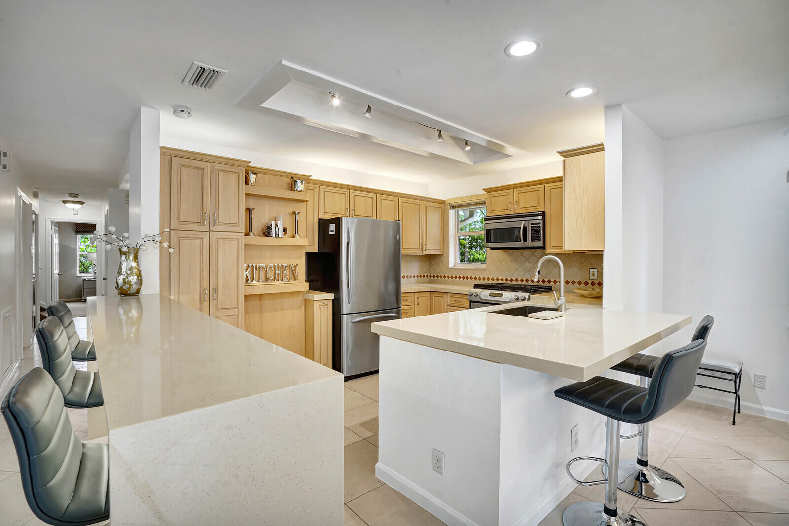 290 E FERN Drive