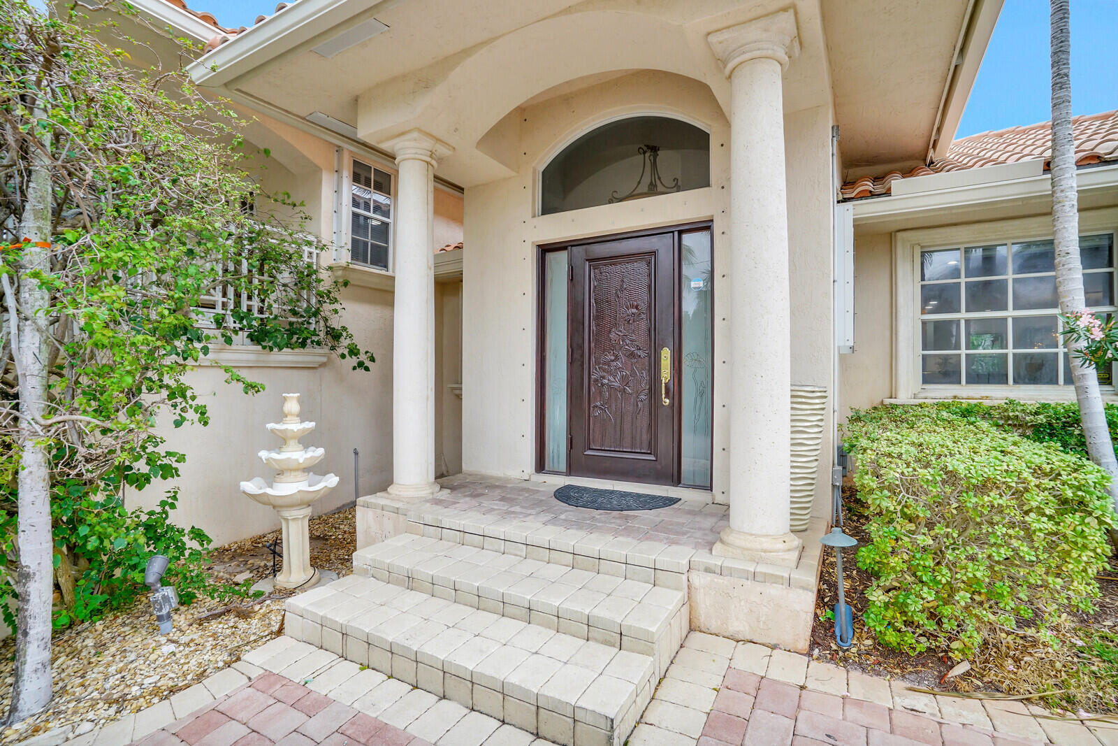 290 E FERN Drive