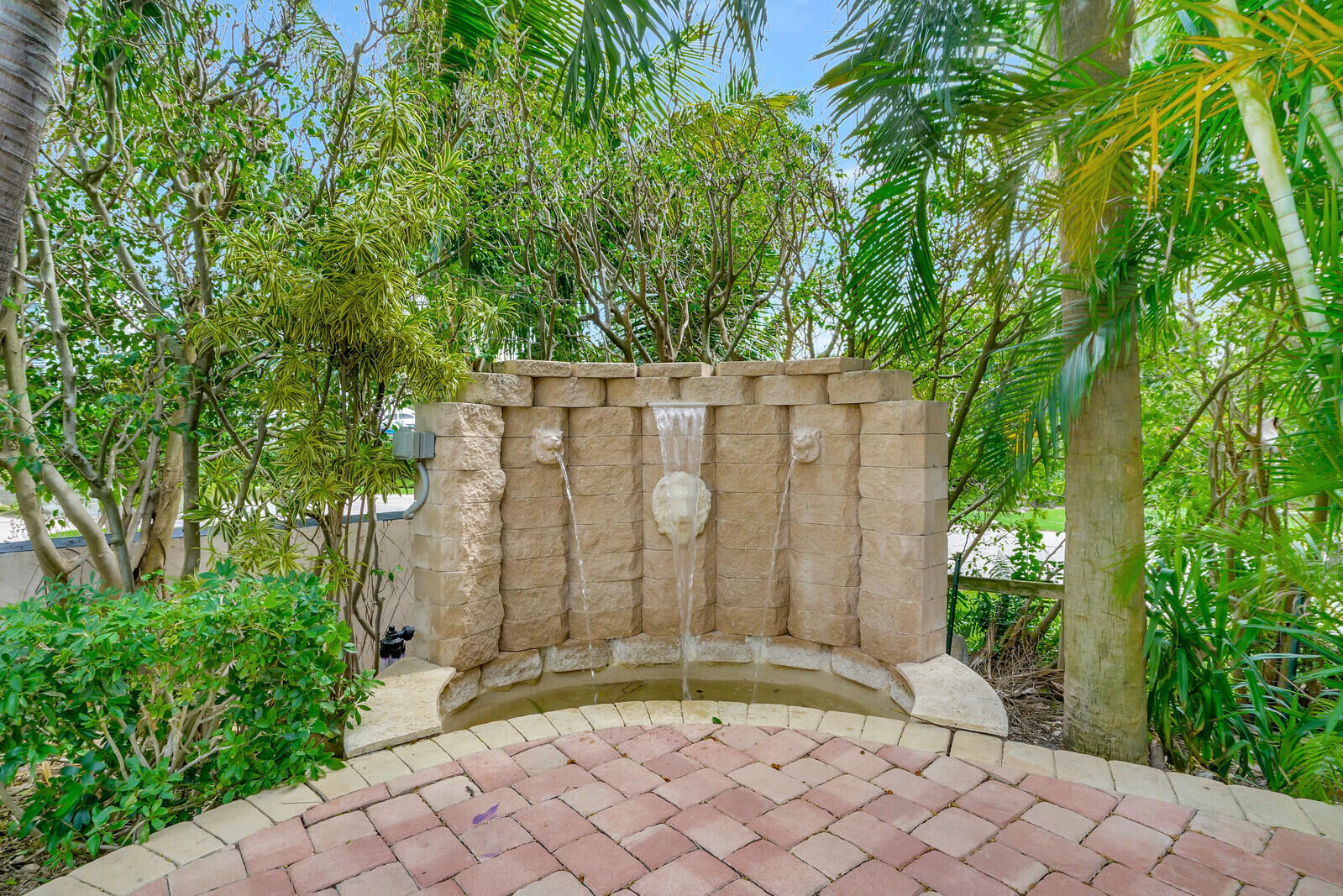 290 E FERN Drive