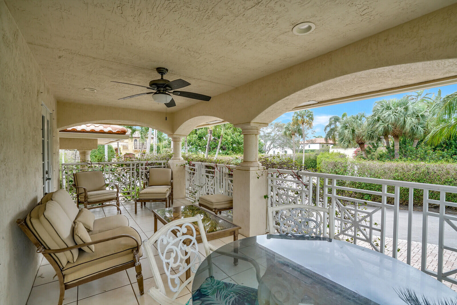 290 E FERN Drive