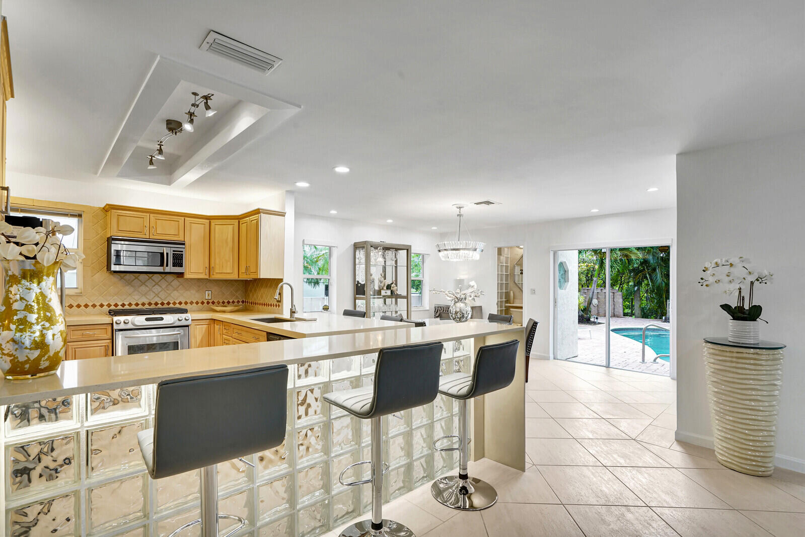 290 E FERN Drive