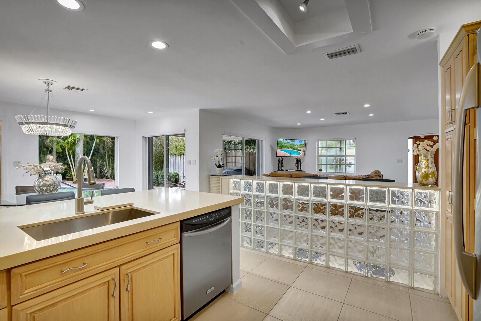 290 E FERN Drive