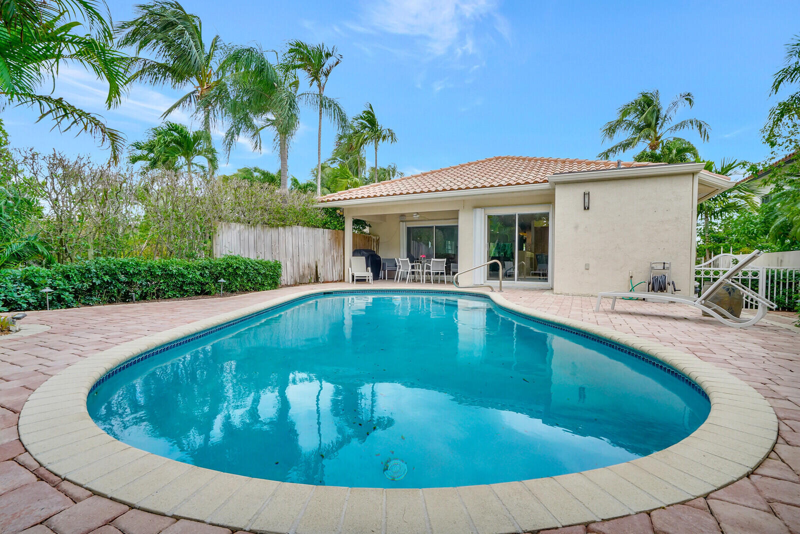 290 E FERN Drive