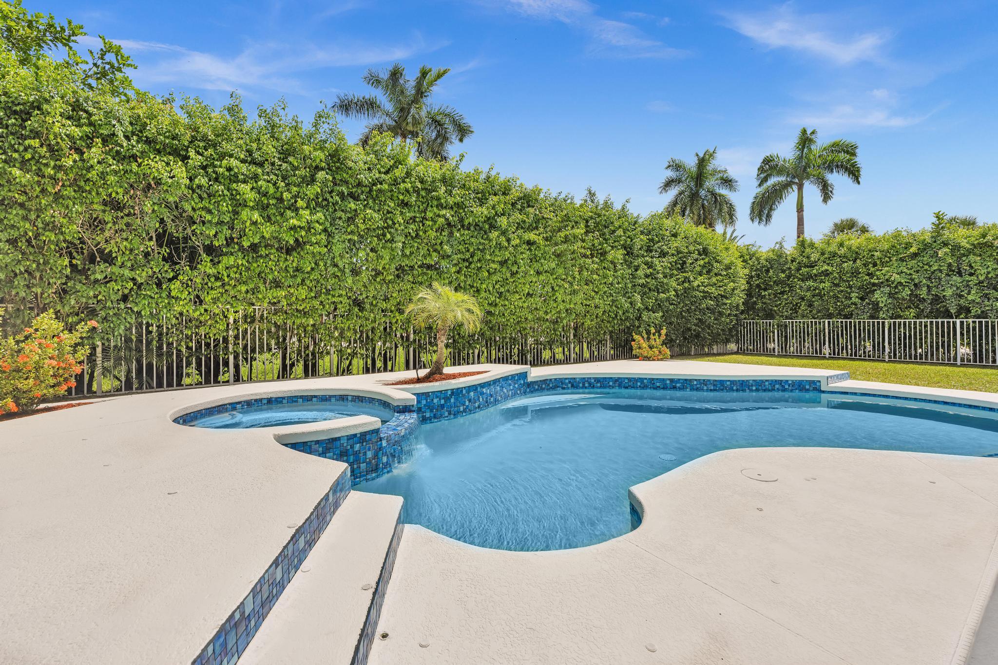 10823 Tea Olive Lane