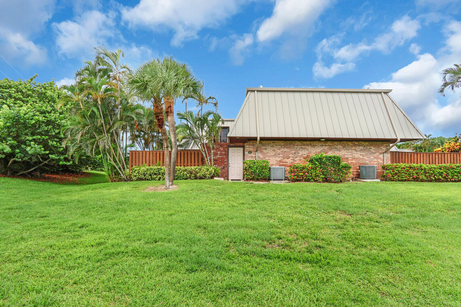 1420 OCEAN Way 7D