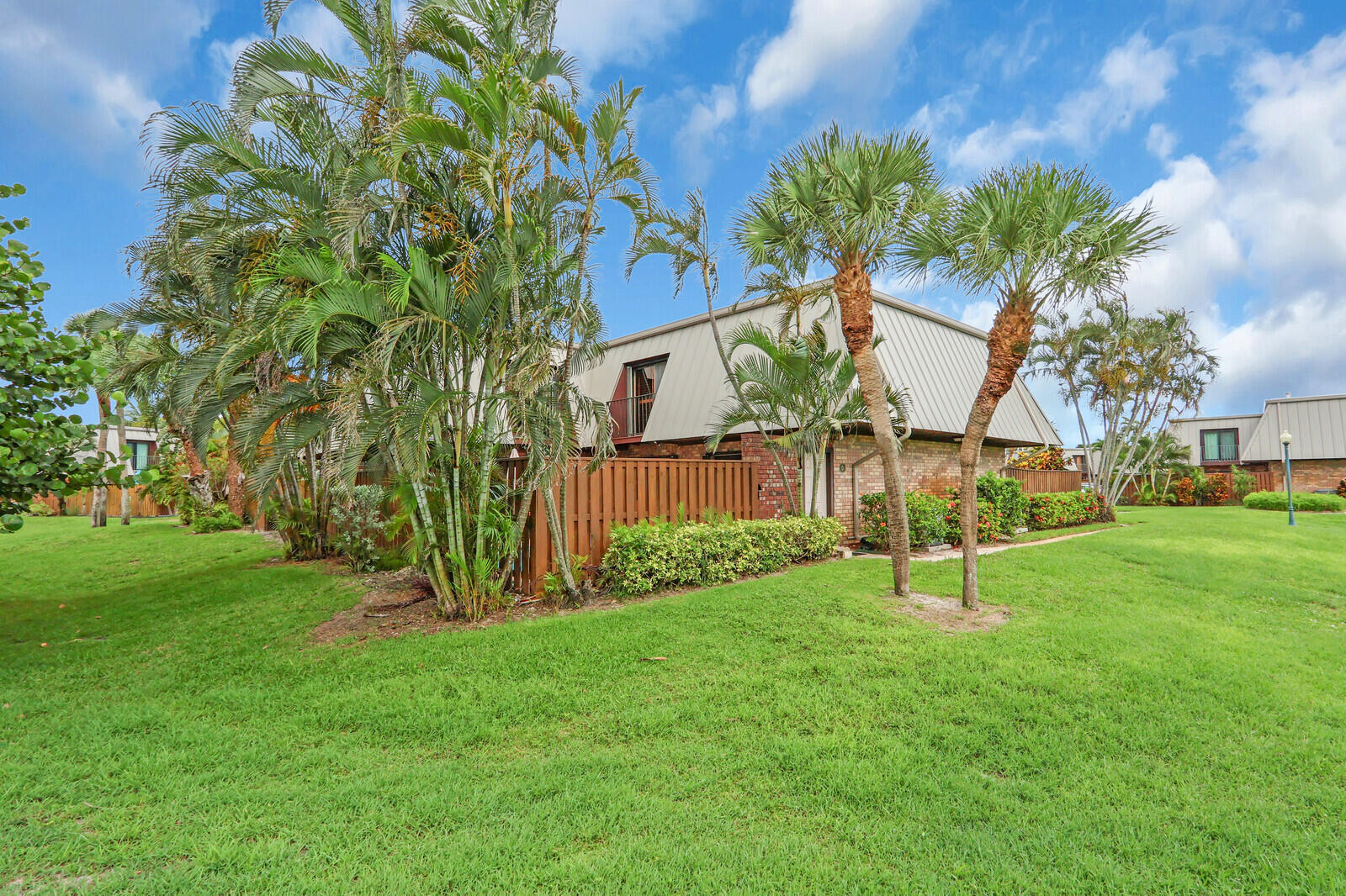 1420 OCEAN Way 7D