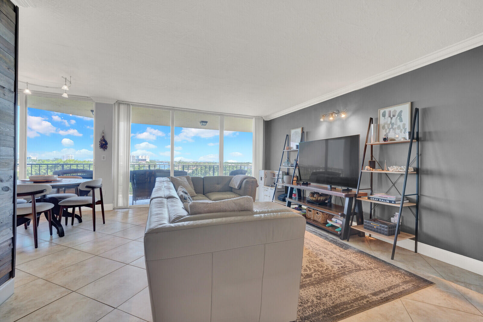 859 Jeffery Street 7050