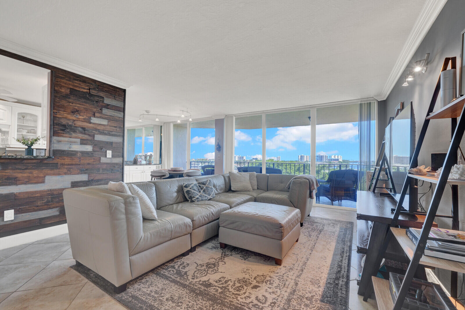 859 Jeffery Street 7050