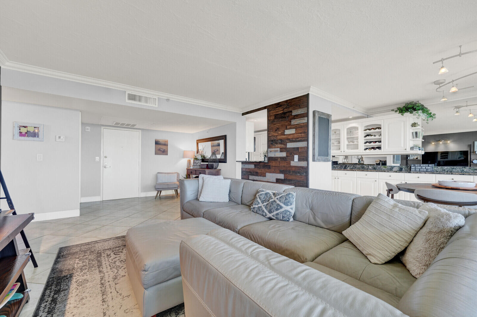 859 Jeffery Street 7050