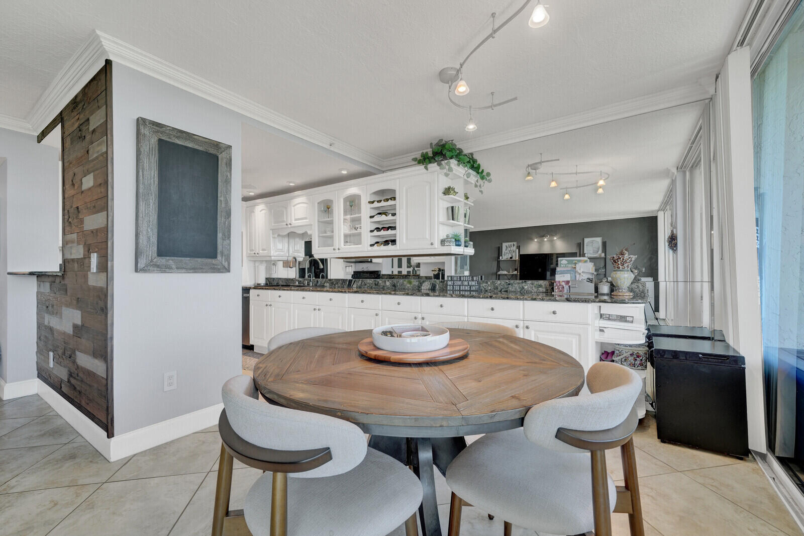 859 Jeffery Street 7050