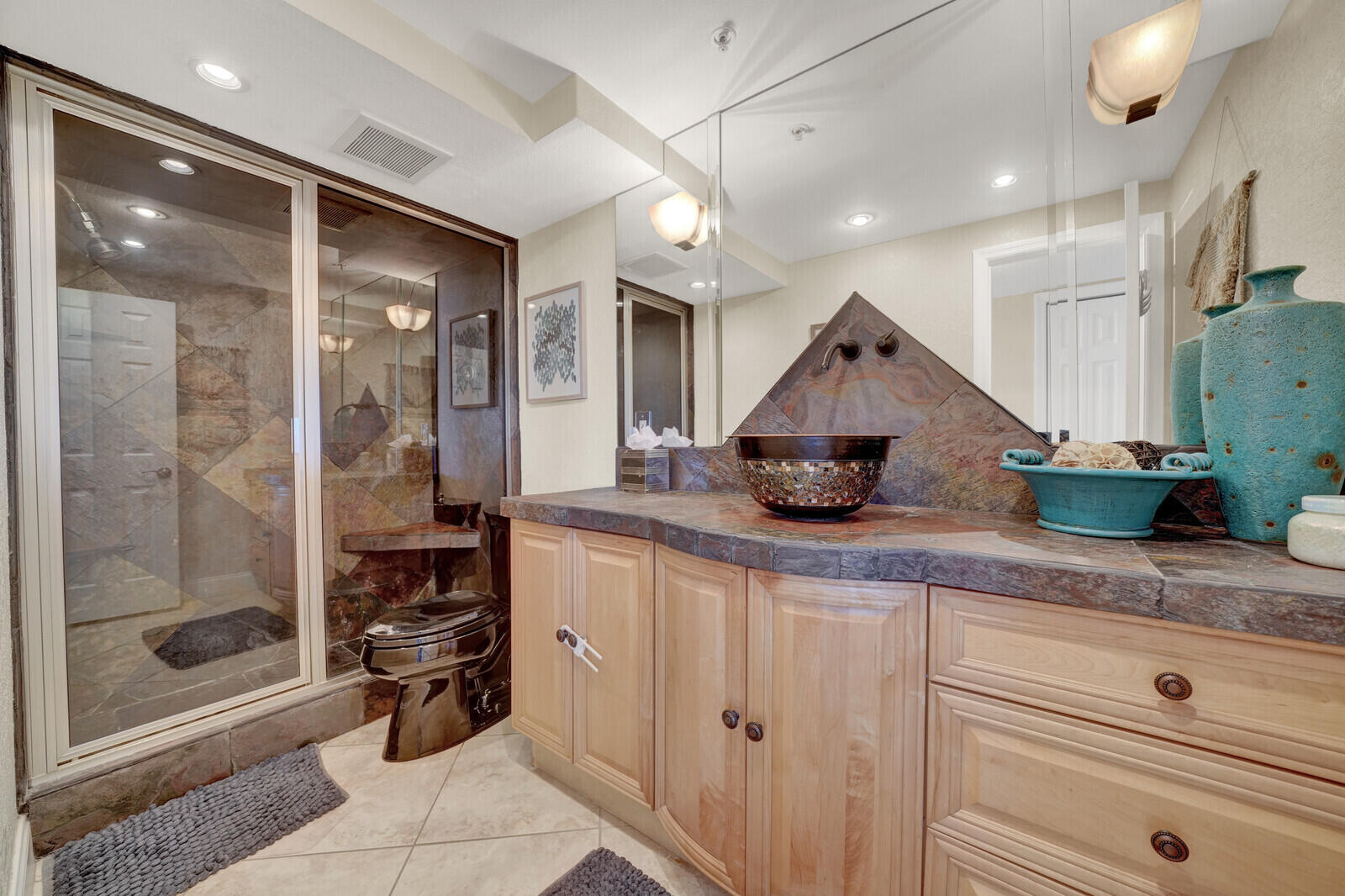 859 Jeffery Street 7050