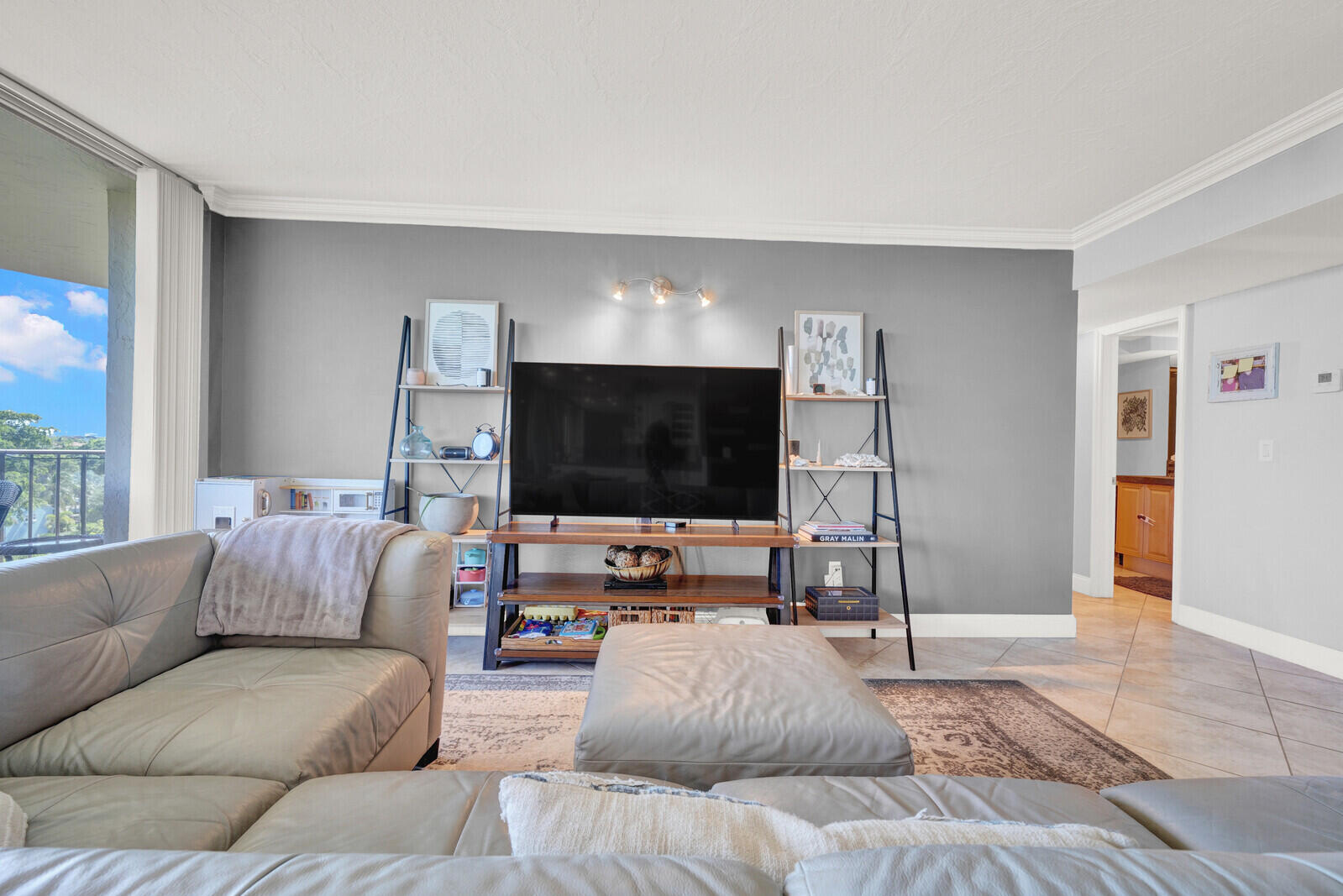859 Jeffery Street 7050