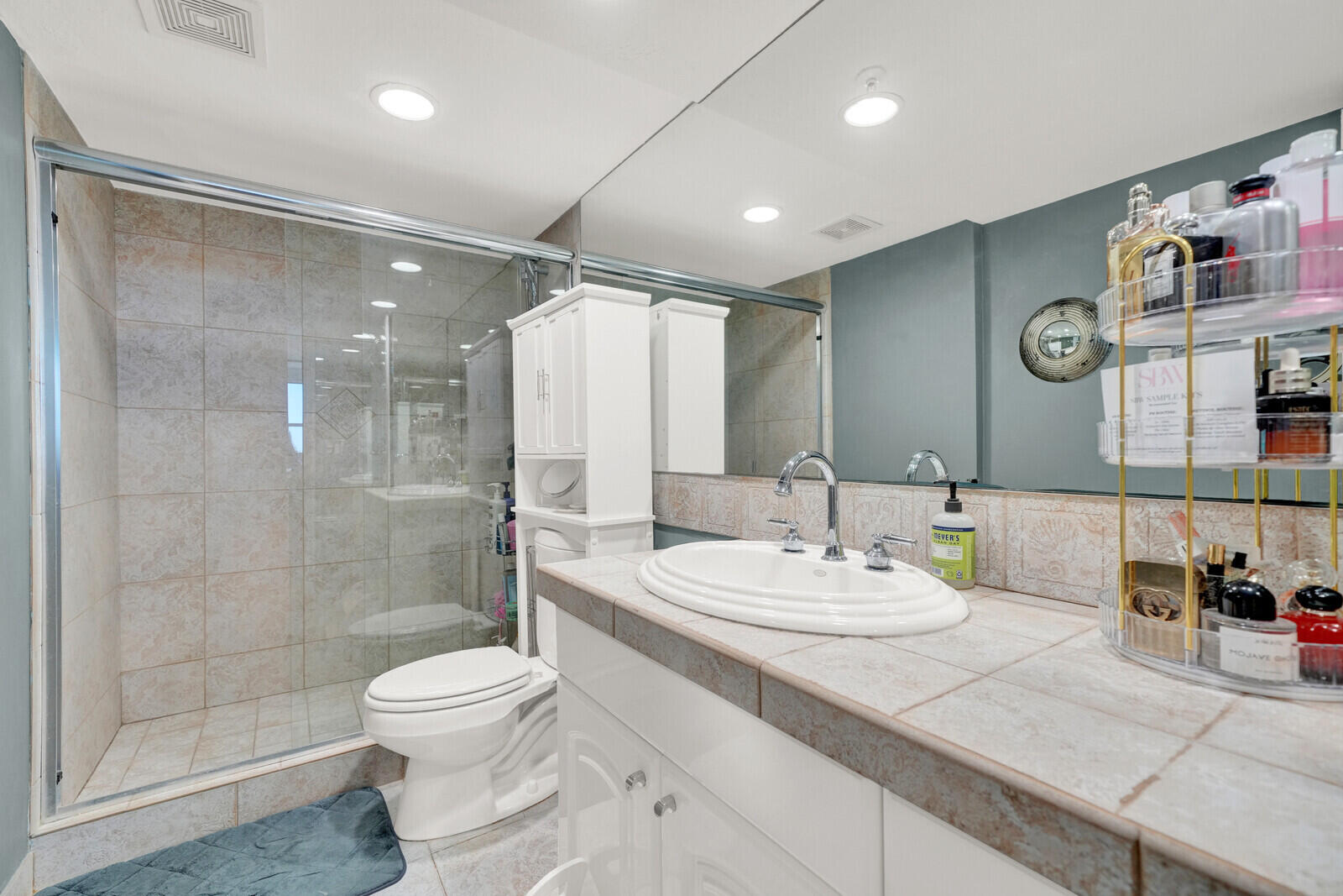 859 Jeffery Street 7050