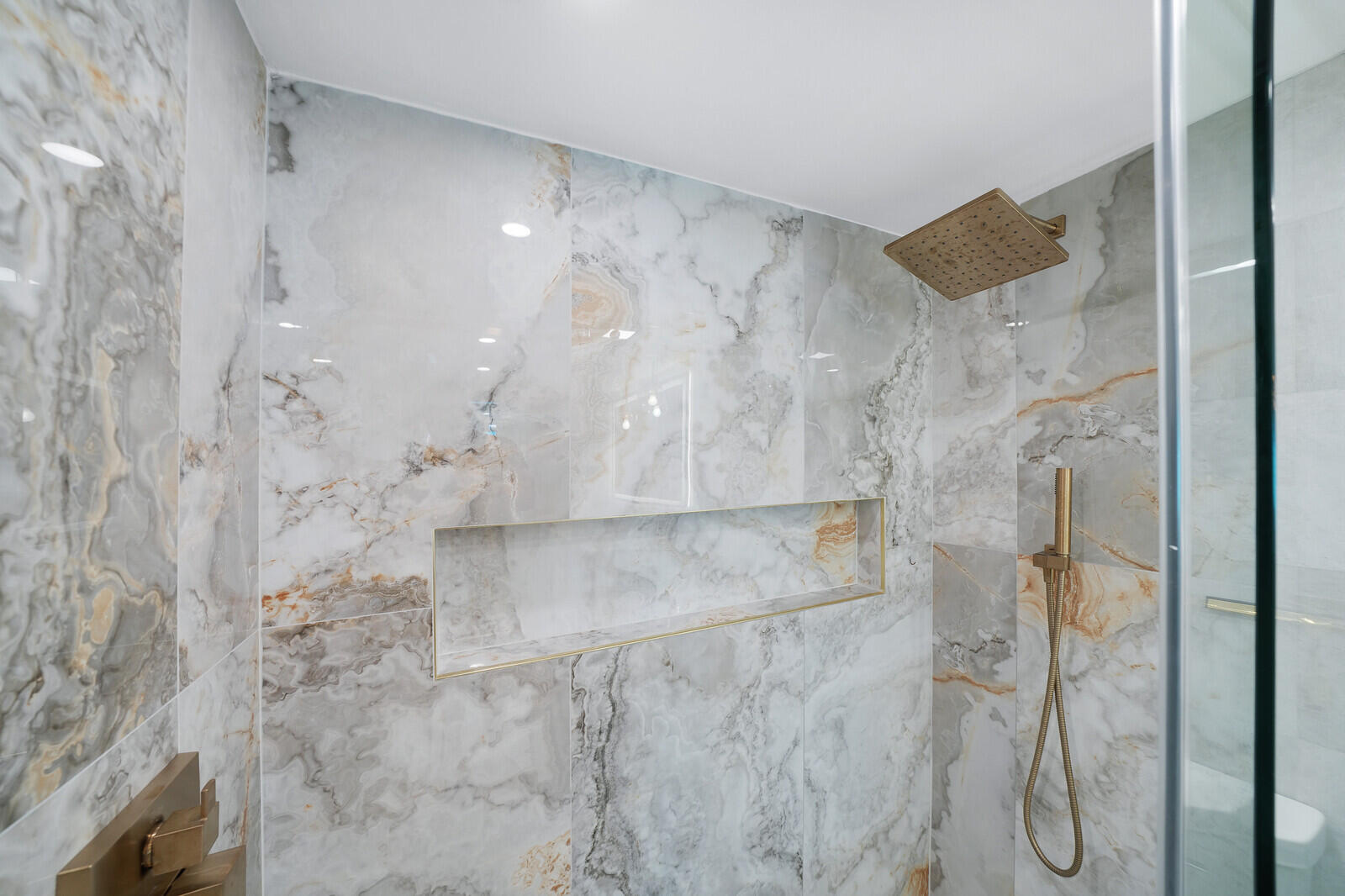 2727 N OCEAN A-203